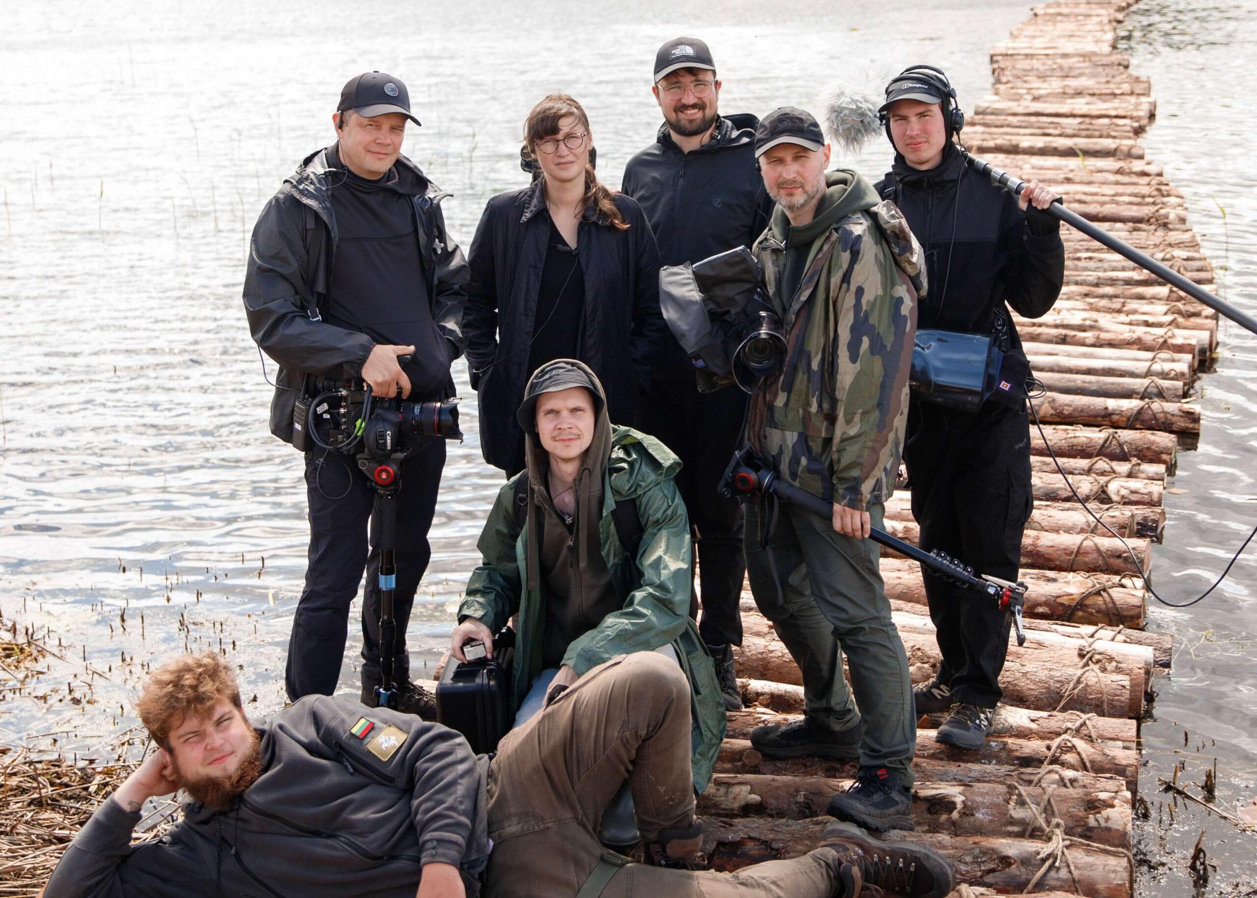 Filmavimo komanda filmavimo aikštelėje – TV laidų ir serialų filmavimas